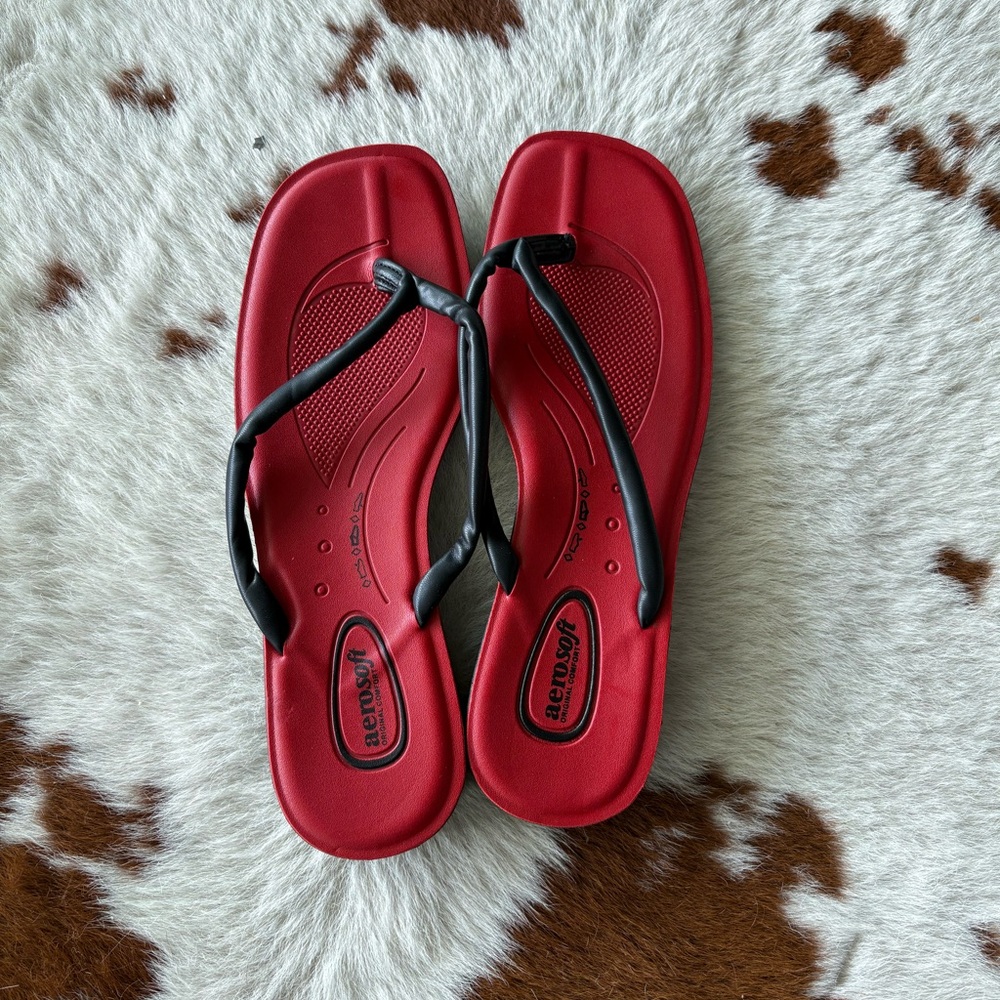 AEROSOLES Red and Black  orthopedic Cushioned Flip Flops